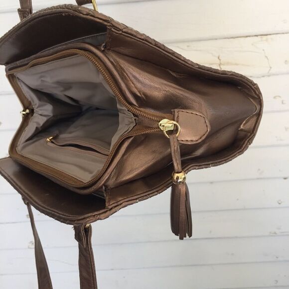 Criss Cross Gold Shoulder Bag 8"x10" - Picture 4 of 5